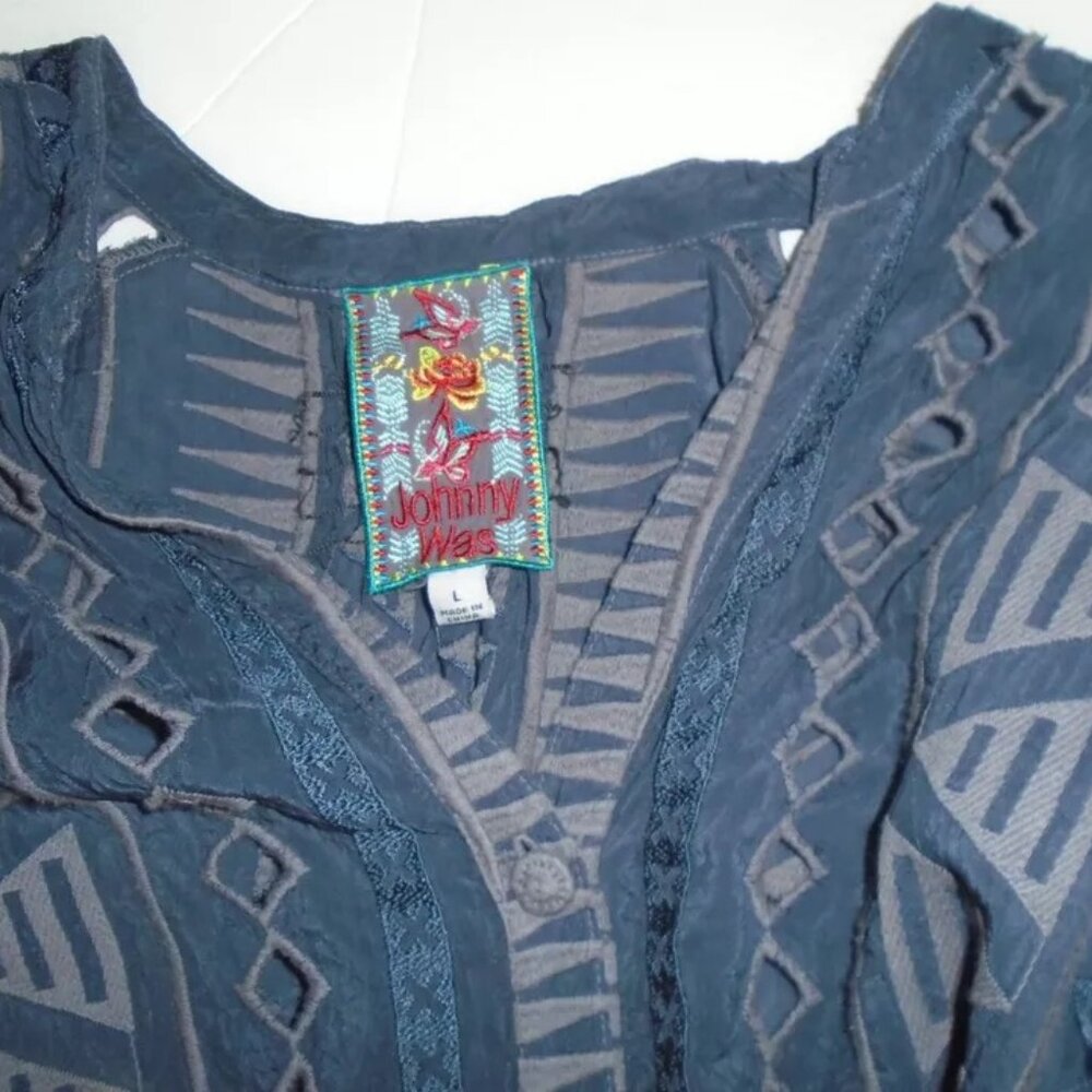 Johnny Was Tunic Top  Embroidered   Eyelet Broderie Anglaise Unusual    Roll up